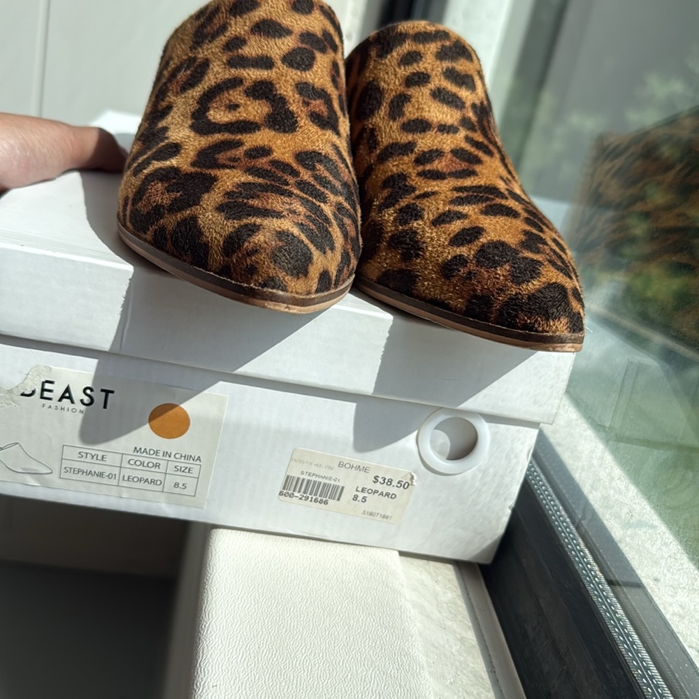 Suede leopard print mules. Size 8 - Picture 6 of 8